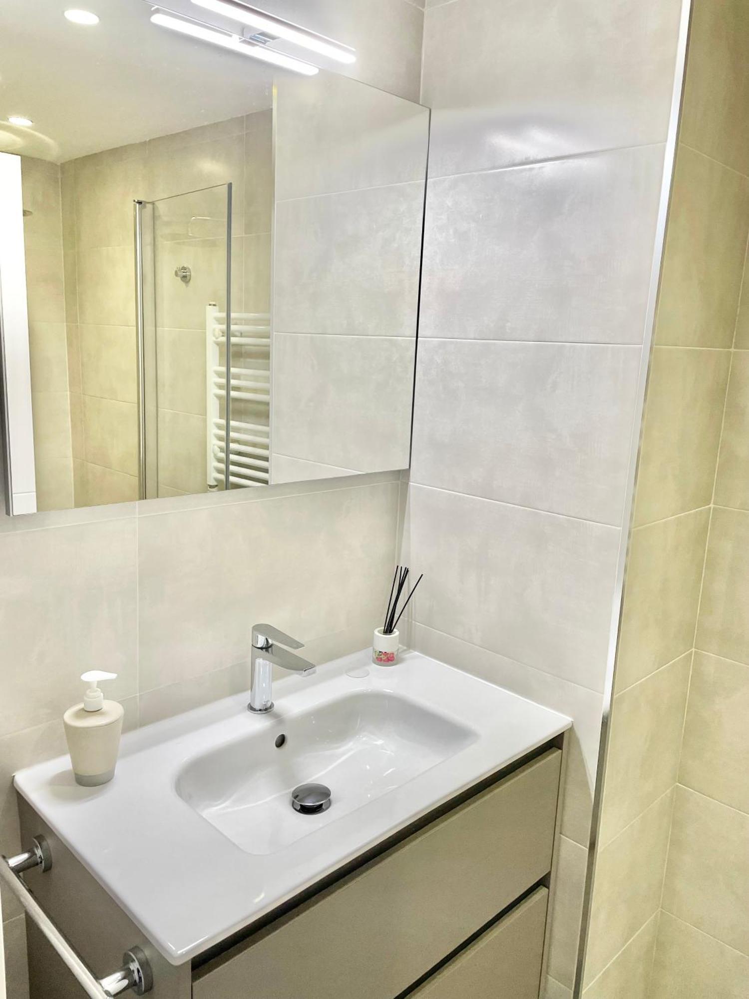 Apartamento San Lorenzo Playa. Vistas Al Mar. Gijón Dış mekan fotoğraf